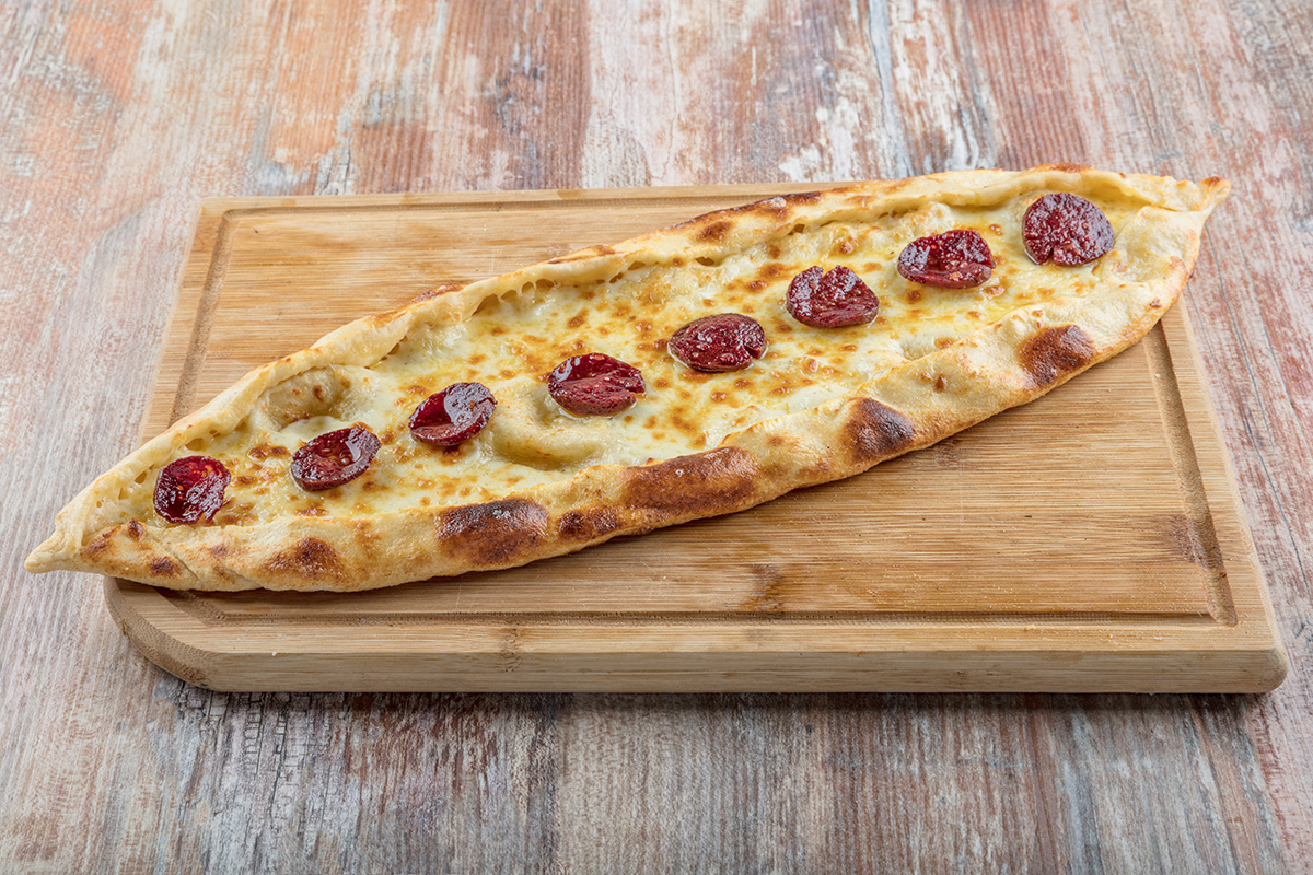 Sucuklu Kaşarlı Pide Sucuklu Kaşarlı Pide